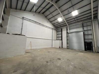 Unit B4 Lincoln Road, High Wycombe, Industrial To Let - 20250221_131332236_iOS.jpg