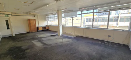 Unit 8, Lyndean Industrial Estate, London, Industrial To Let - 20260408_162610 - Edited.jpg