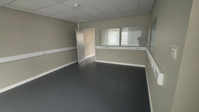 Archersfield, Basildon, Industrial / Office To Let / For Sale - WhatsApp Image 2025-02-18 at 14.04.16_4c985de2.jpg