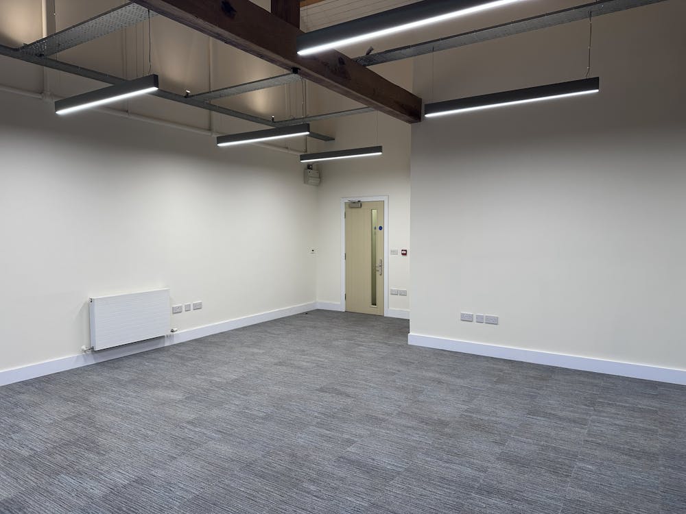 11 Old Combing, Sunny Bank Mills, 83-85 Town Street - IMG_62901.jpg