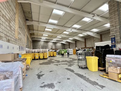 Unit 4 Fleming Way Trading Estate, Isleworth, Industrial / Warehouse To Let - 4 Fleming  Warehouse.jpg