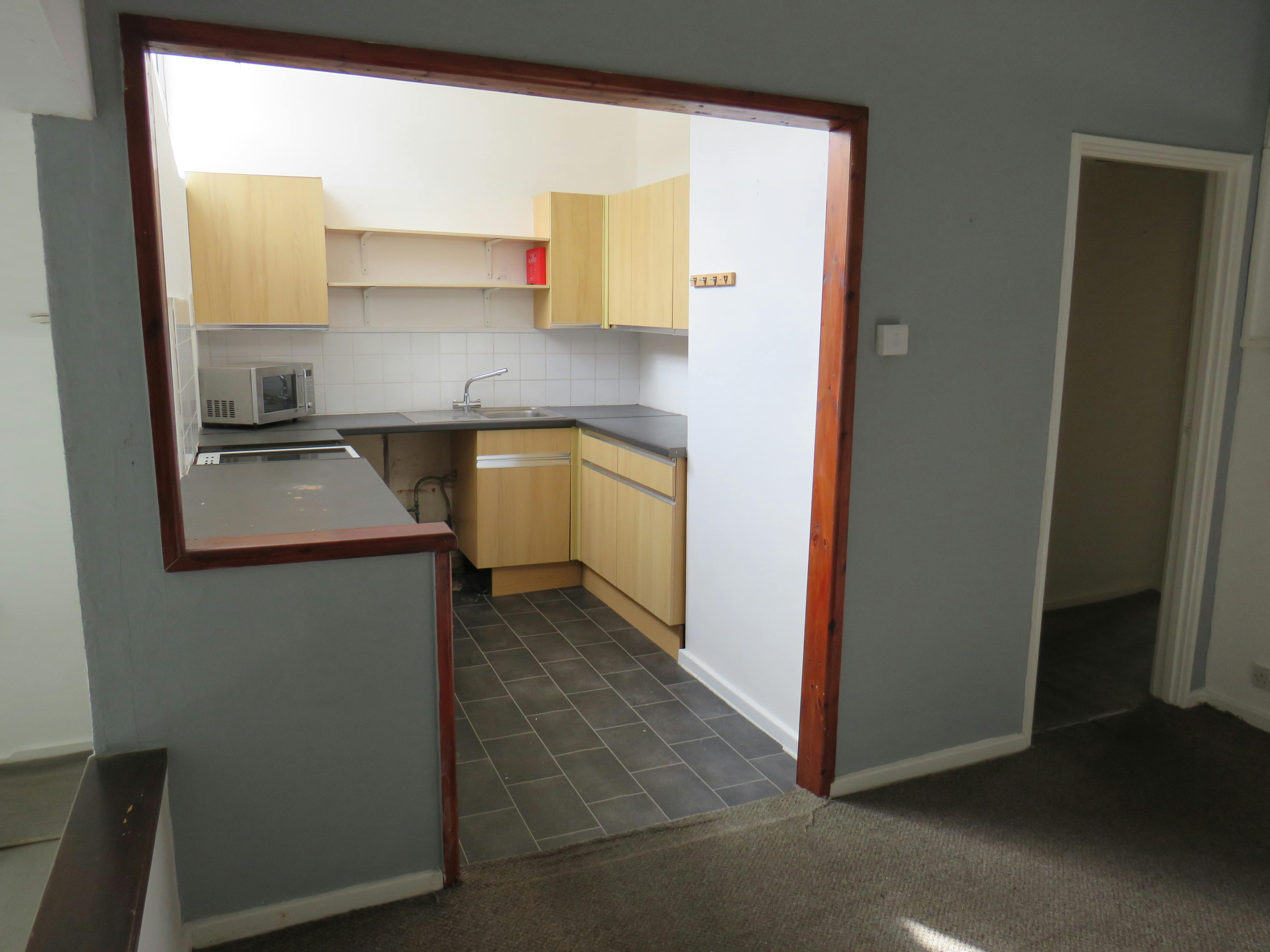 24 / 24a Station Road, Liphook, Retail To Let - IMG_1850.JPG