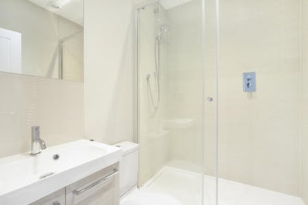 Putney High Street, London, Residential Flat To Let - Bathroom
