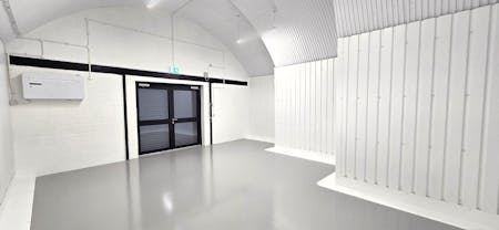 Arch 451 & Arch 452, Andre Street, London, Industrial To Let - 20260508_124914 - Edited.jpg