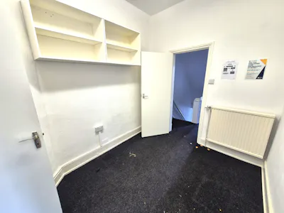 6 Howard Street, Glossop, Office To Let - 20260602_162224.jpg