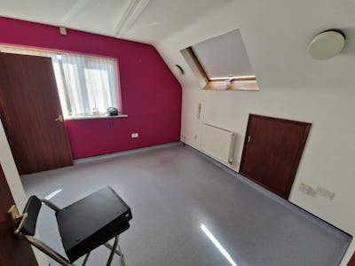 1 Wootton Street, Portsmouth, Healthcare / Office To Let - 20260420_153233.jpg