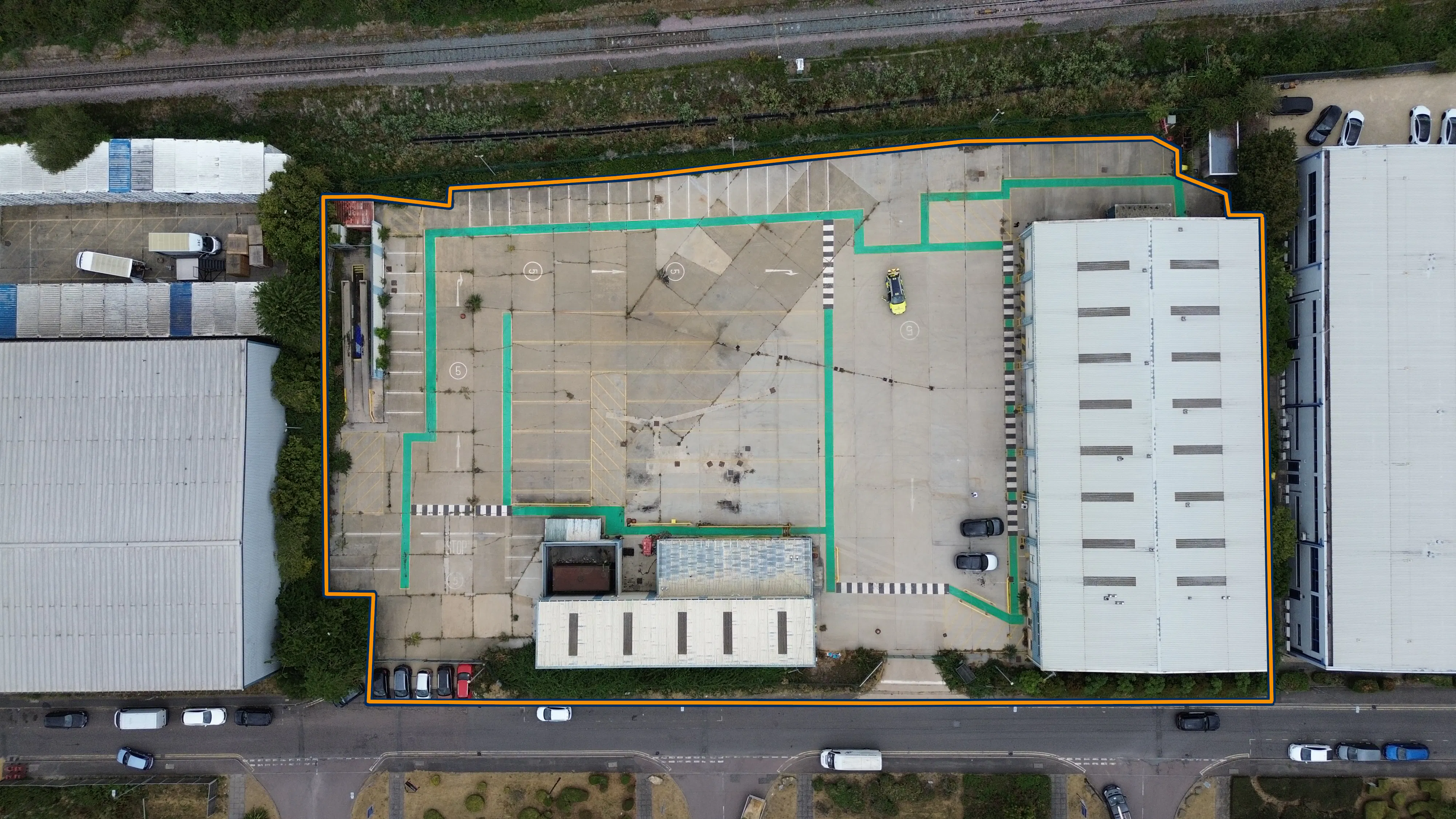 12 Smeaton Close, Aylesbury, Industrial To Let - Outlined DJI_0171.png