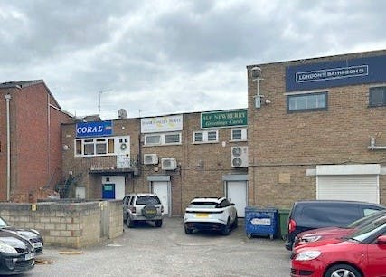 15 London Road, Twyford, Retail To Let - Rear Car Park i.jpg