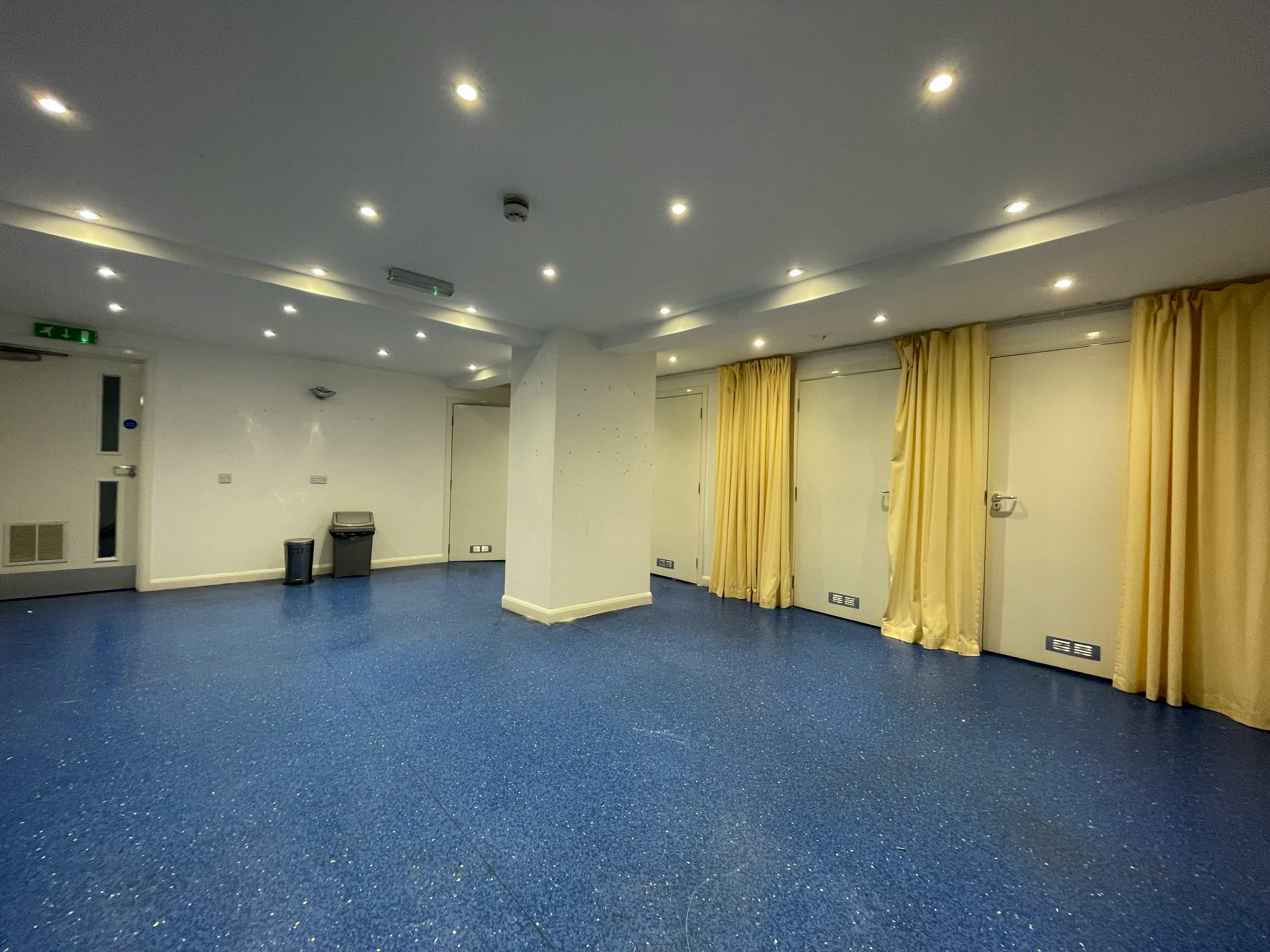 Retail/Shop in Stoke Newington - photo 4