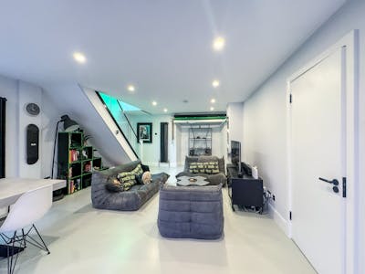 Flat 4 St. Mary's Court, 3 Defoe Road, London, Residential To Let - Flat 4 Defoe Road31.jpg