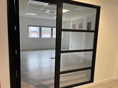 Modern Warehouse, Unit 5 Century Court, Aylesbury, Industrial / Industrial/Logistics To Let - IMG_1091.JPG