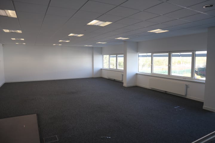 Industrial Unit in Thatcham - photo 3