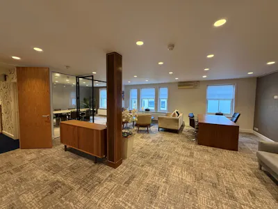 102 Belsize Lane, London, Office To Let - 102 bel 2.jpg