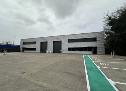 Unit 678, River Gardens, Feltham, Industrial/Logistics To Let - 20240428_205043000_iOS.jpg