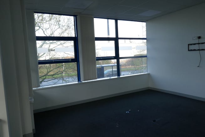 1 Astra Centre, First Floor, Harlow, Offices To Let - P1060501.JPG