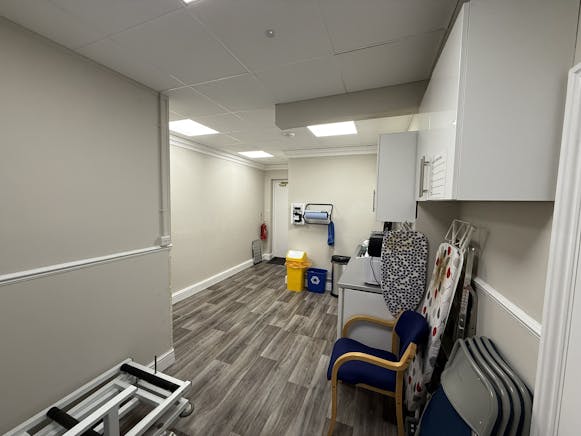 7 Windsor Street, Chertsey, Investments / Retail For Sale - IMG_4387.JPEG