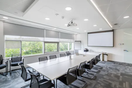 1 Capability Green, Luton, Office To Let - 1 Capability Green - Luton-130.jpg