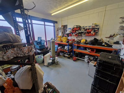 8 Stratfield Park, Waterlooville, Industrial / Warehouse For Sale - 20260211_102825.jpg