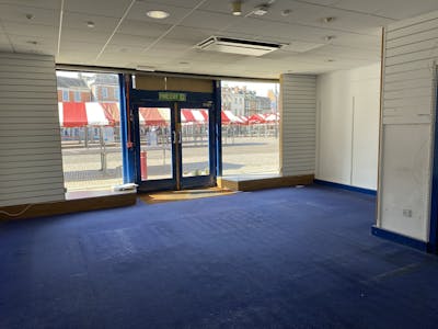 21 Market Place, Newark, Retail To Let - IMG_5957.JPG