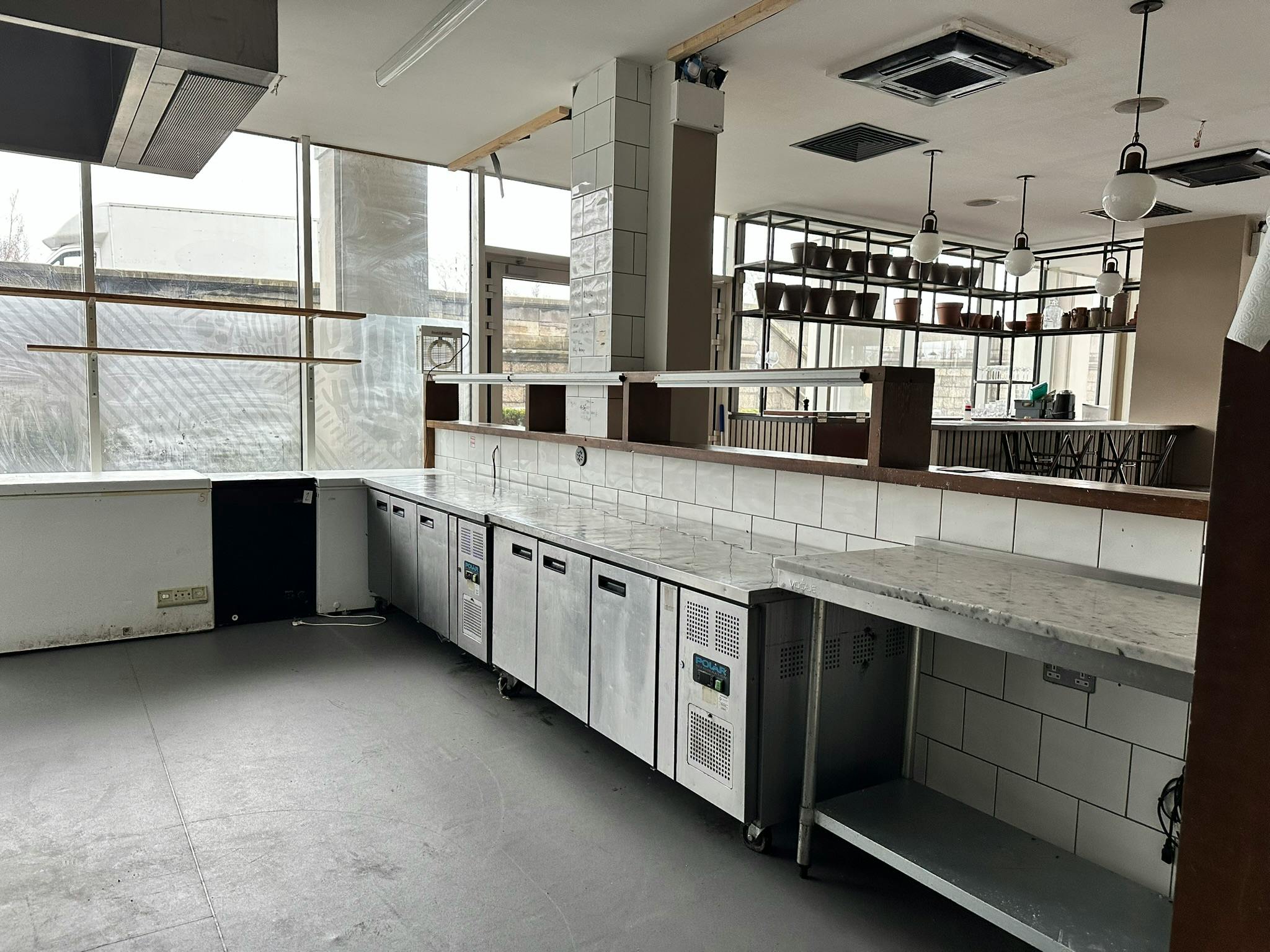 Unit 12, 8 Kew Bridge Road, Brentford, Restaurant To Let - IMG_2550.JPEG