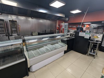 8 Faircross House, Watford, Retail To Let - PXL_20260210_123128550.jpg