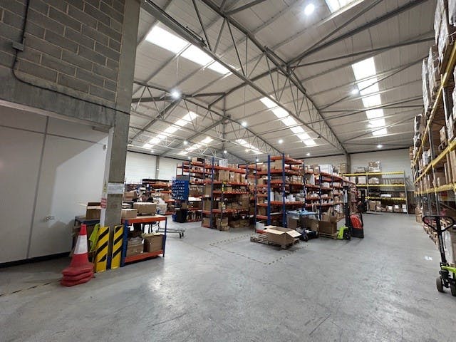 Industrial Unit in West Drayton - photo 4