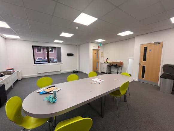 Ground Floor 19 Chiltern Court, Asheridge Road, Chesham, Offices To Let - WhatsApp Image 20251103 at 150413_426577af.jpg