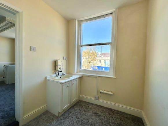 48 High Street South, Dunstable, Office To Let - IMG_6498.JPG