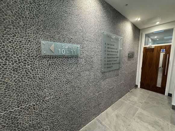 Suite 3 Progress House, 39-41 Progress Road, Leigh-on-Sea, Office To Let - WhatsApp Image 2025-04-09 at 11.25.11_d196f101.jpg