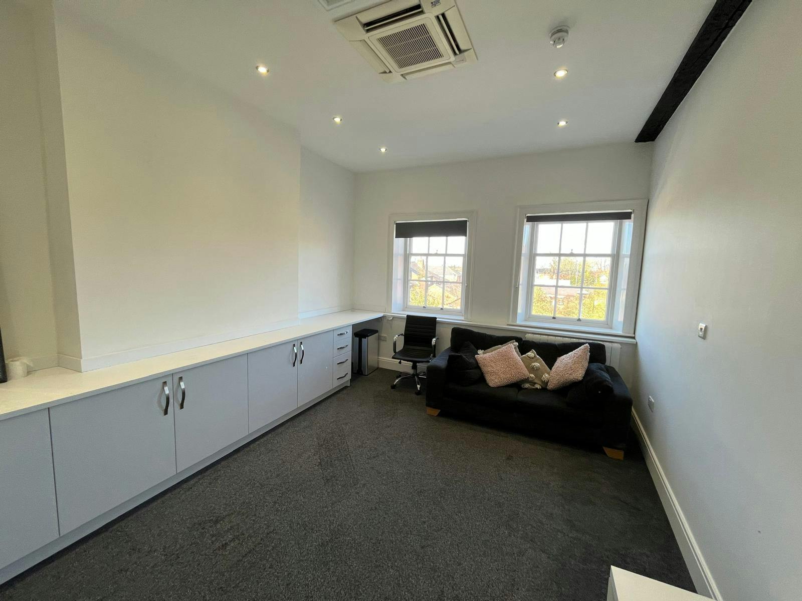 2nd Floor, Charles Roe House, Macclesfield, Offices To Let - IMG20250402WA0030.jpg