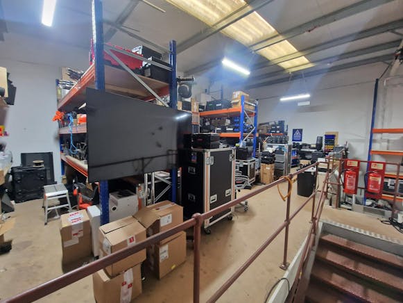 Unit 4 The io Centre, Basingstoke, Industrial To Let - 20251210_095642.jpg