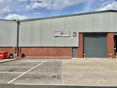 Unit 3 Airlinks Industrial Estate, Heston, Heathrow, Industrial / Warehouse To Let - 3 Airlinks Yard.jpg