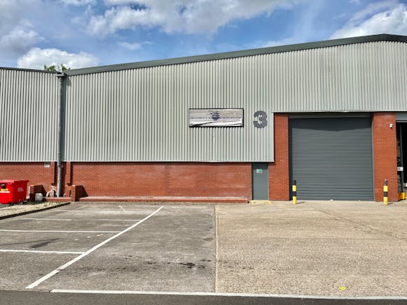 Unit 3 Airlinks Industrial Estate, Heston, Heathrow To Let - 3 Airlinks Yard.jpg
