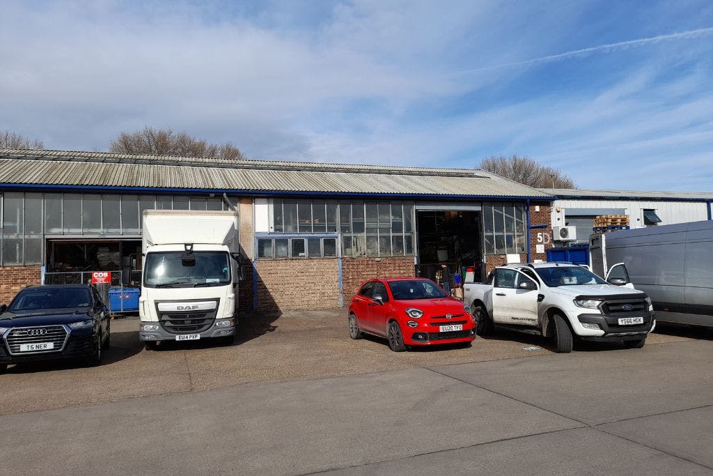 Industrial Unit in Barking - photo 3