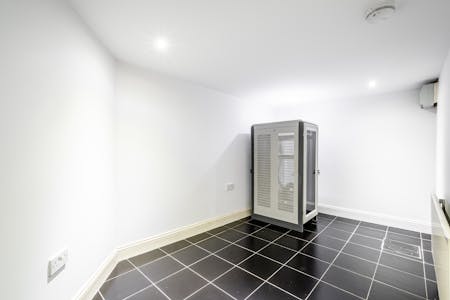 Bst Mezzanine & Ground Fl., 5 Fairchild Place, London, Office To Let - Fairchild Pl 5  13.jpg