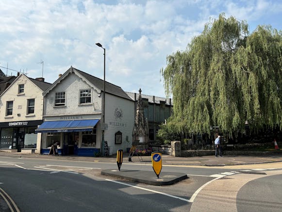 First floor offices, 3 Fountain Street, Stroud, Office To Let - Ext.jpg