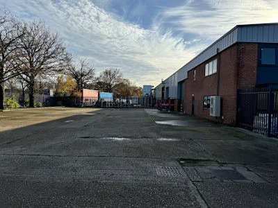 Unit 4A Tinsley Lane North, Tinsley Lane North, Crawley, Warehouse To Let - 7354 4A TLN  9 251124.jpg