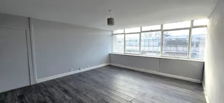 Unit 12, Unit 13 & Unit 14, Lyndean Industrial Estate, London, Industrial To Let - 20260224_135305 - Edited.jpg