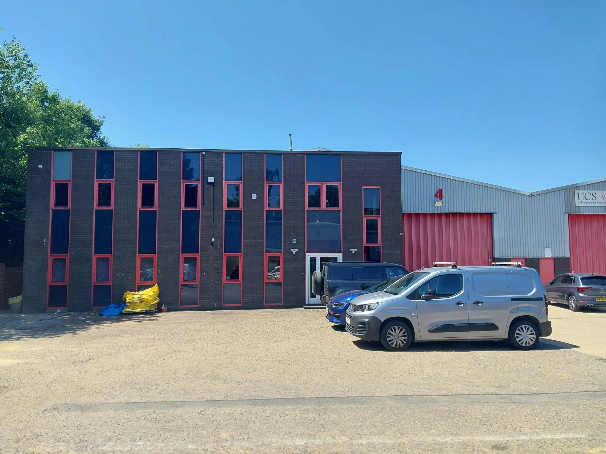 Units 3 & 4, Bracknell Business Centre, Bracknell, Industrial To Let - IMG20250618WA0004.jpg