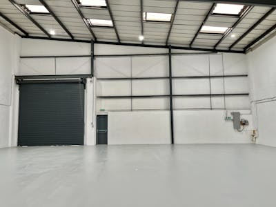 Unit 3 & 4  Airlinks Industrial Estate, Heston, Heathrow, Industrial / Warehouse To Let - 3 Airlinks Warehouse 2.jpg