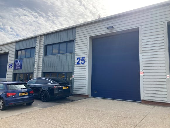 25 Vale Industrial Estate, Southern Road, Aylesbury, Industrial / Industrial To Let - IMG_0292.JPEG
