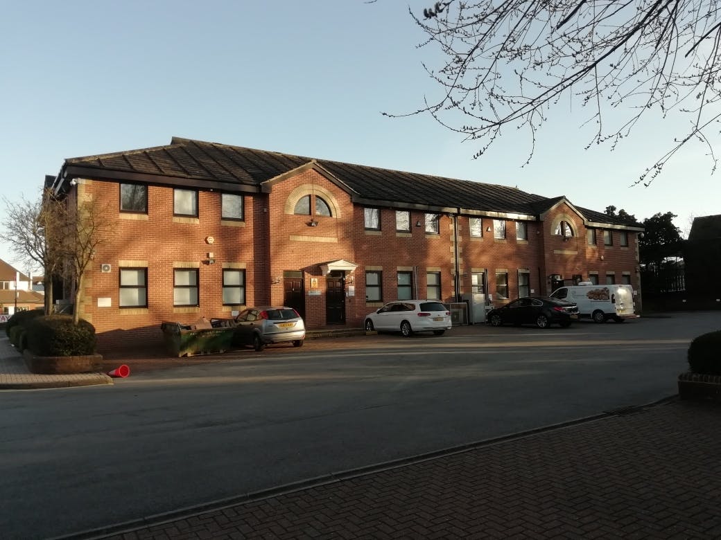 3 Tanners Yard, Bagshot, Offices / Other To Let - 1 to 4 Tanners Yard Rear.jpg