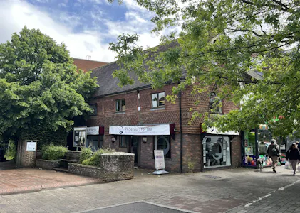 39 High Street, Crawley, Office / Retail For Sale - WEB FRONT IMG_0350.JPG
