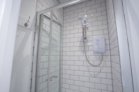 48 Corn Street, Bristol, Office To Let - 48 Corn Street shower facilities.jpg