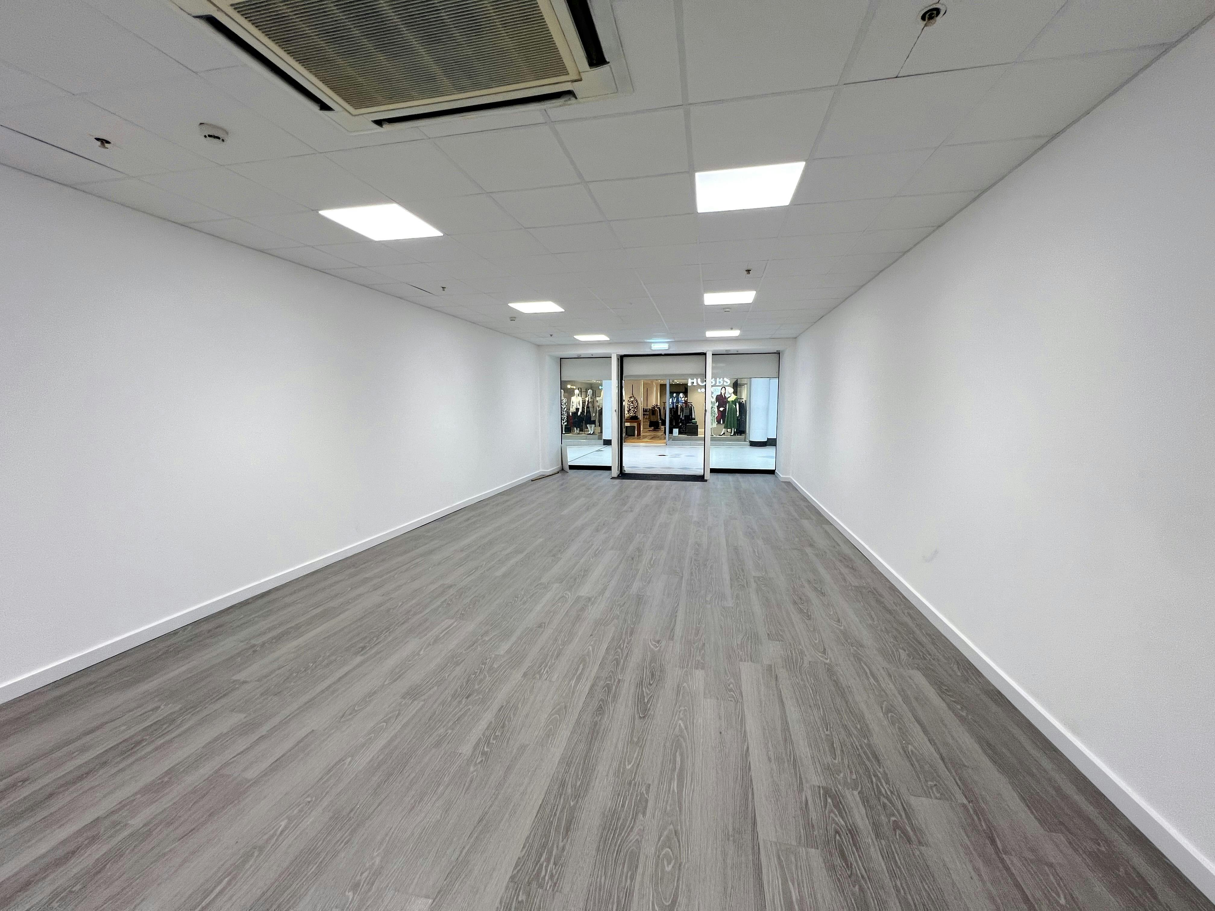 27 Swan Walk, Horsham, Retail To Let - IMG_0230.jpeg