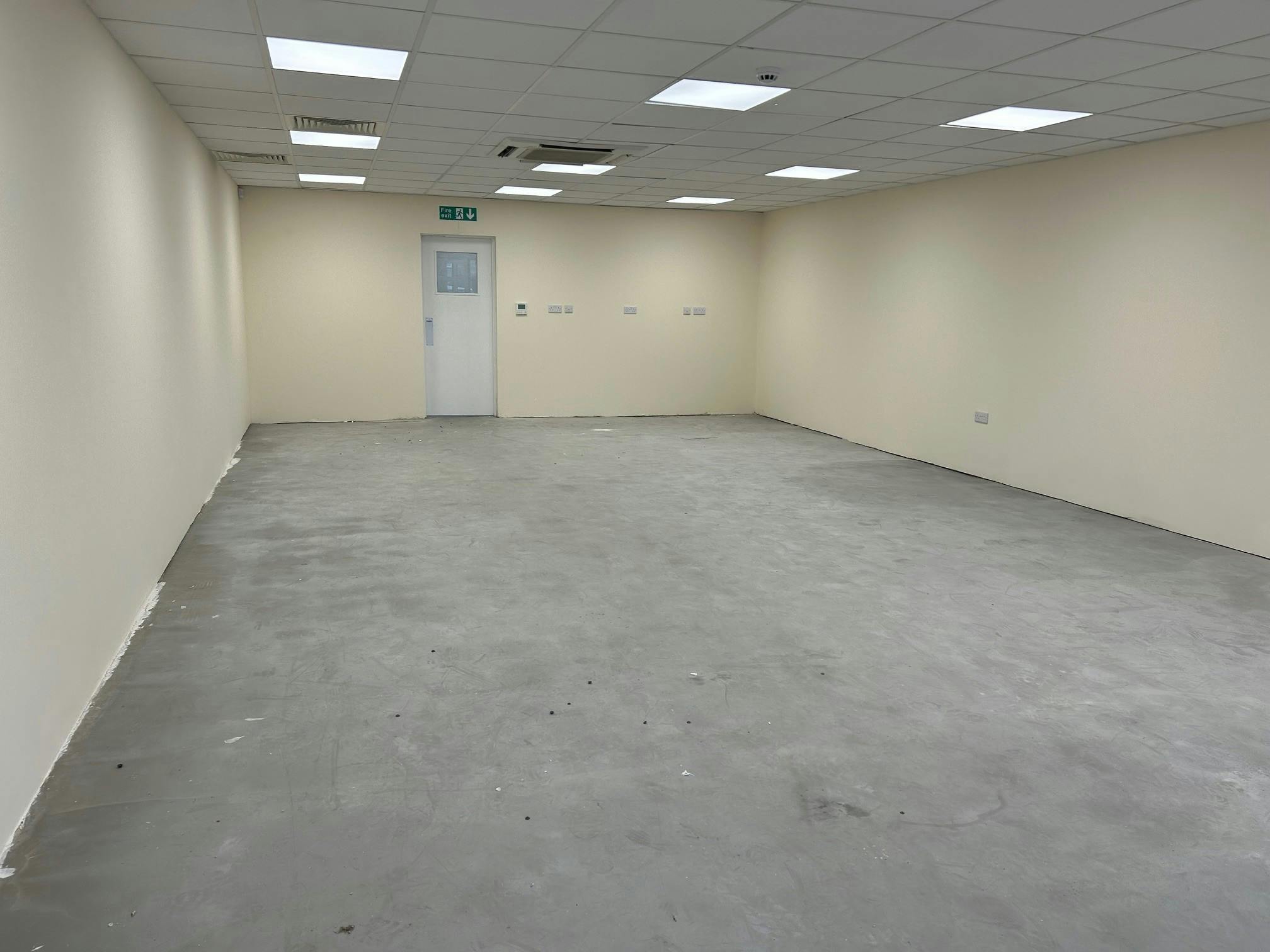 Units 5, 6 & 7 Oakmede Place, Binfield, Retail To Let - 1.jpg