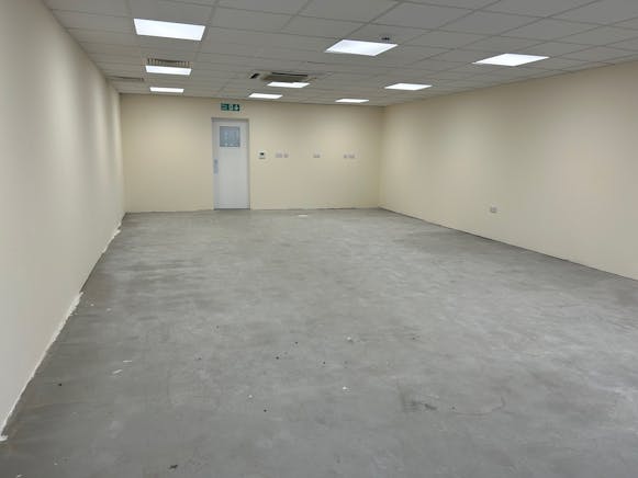 Units 5, 6 & 7 Oakmede Place, Binfield, Retail To Let - 1.jpg