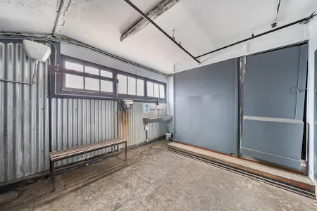 Bunker 51, 3 Herringham Road, Charlton, Class E Retail / Leisure / D2 (Assembly and Leisure) / Leisure / Light Industrial / Open Storage / Trade / Warehouse / Yard To Let - 1433196-16-69c3e2b6cee38.jpg