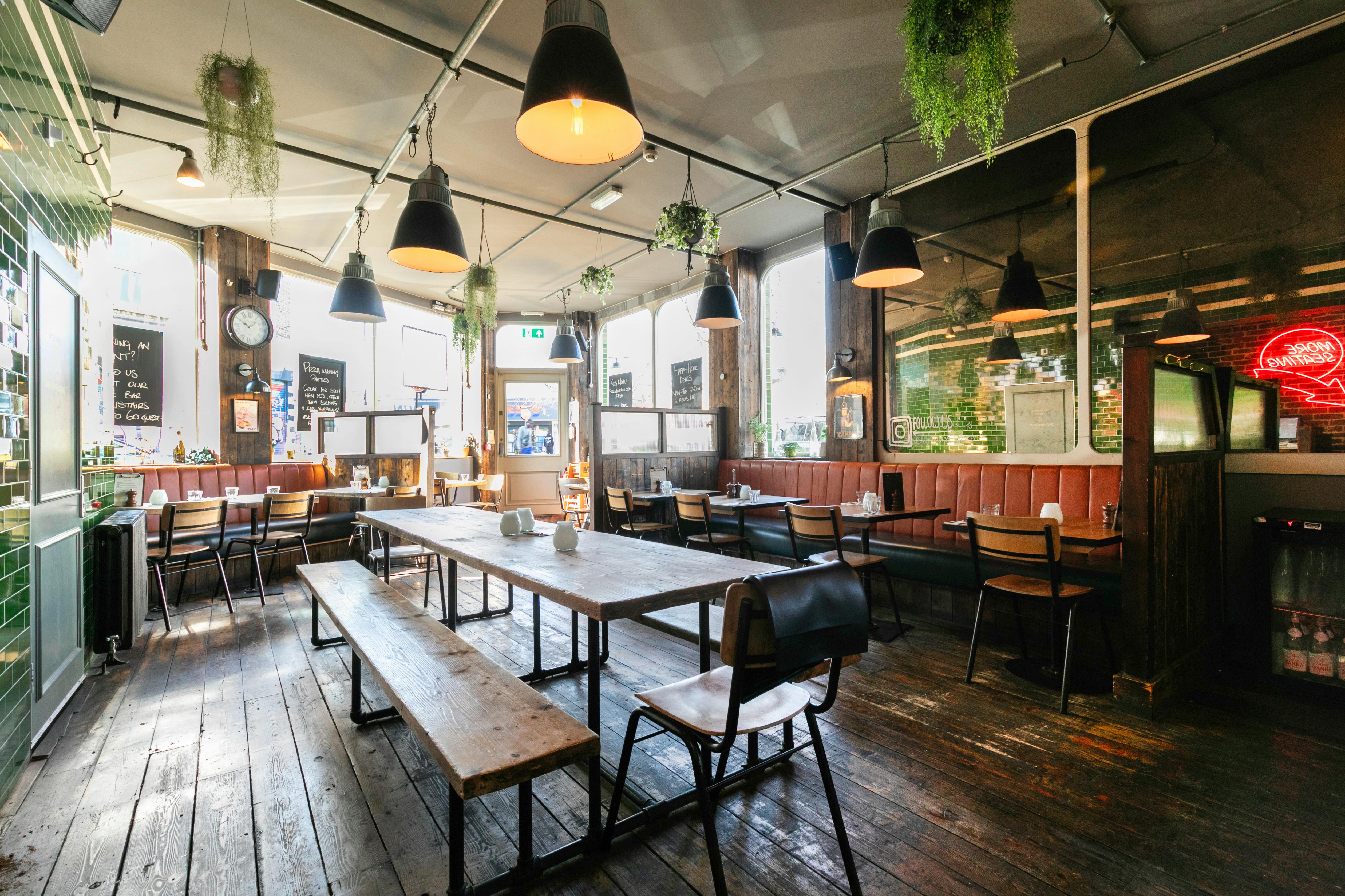 Retail/Shop in London - photo 2