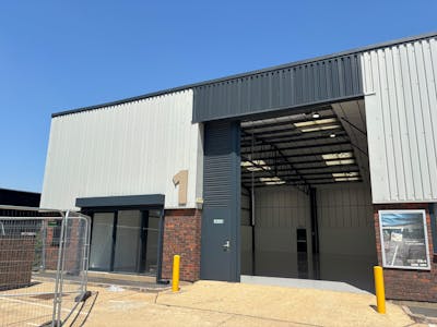 Unit 1, Oakwood Trade Park, Crawley, Industrial/Logistics To Let - IMG_0825.jpeg